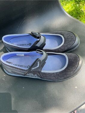 Merrell Enlighten Eluma Breeze
Mary Jane shoes black with periwinkle size 9